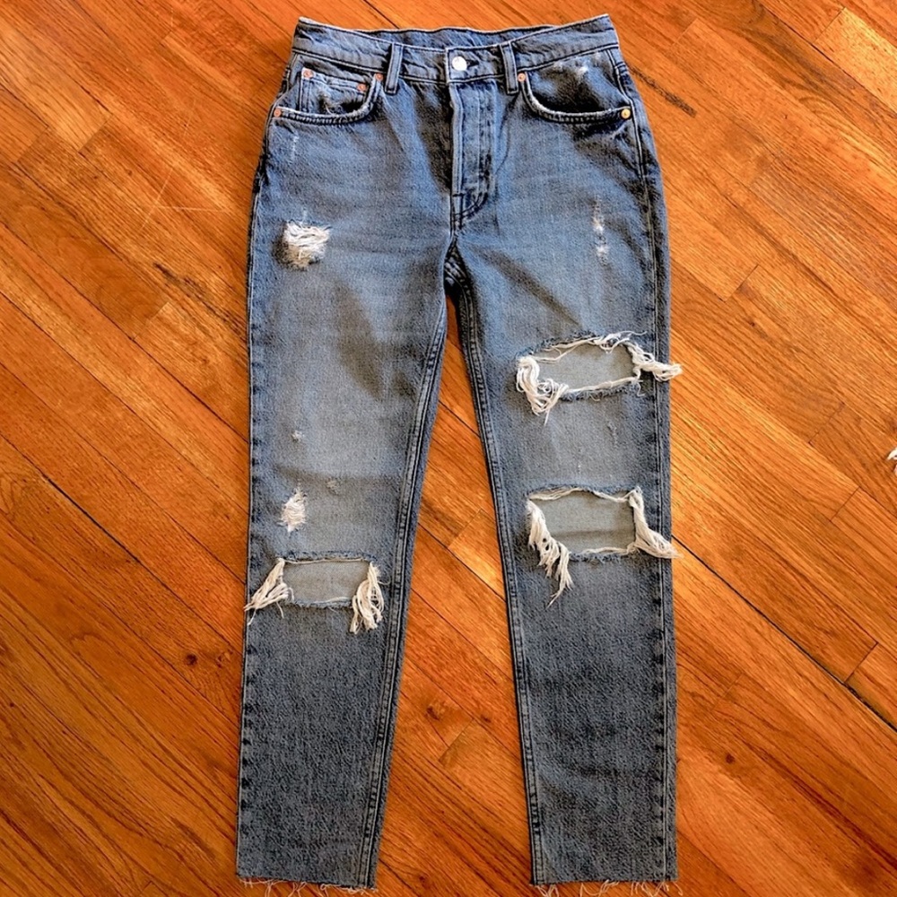 Free People Maggie Distressed Straight Fray Jeans Size 26 Ripped Knee button fly